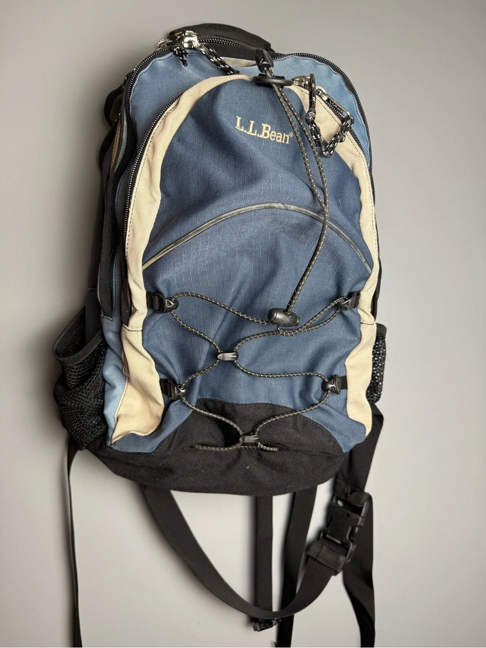L.L. Bean Vintage 1990s Backpack Very Roomy, Multiple Pockets